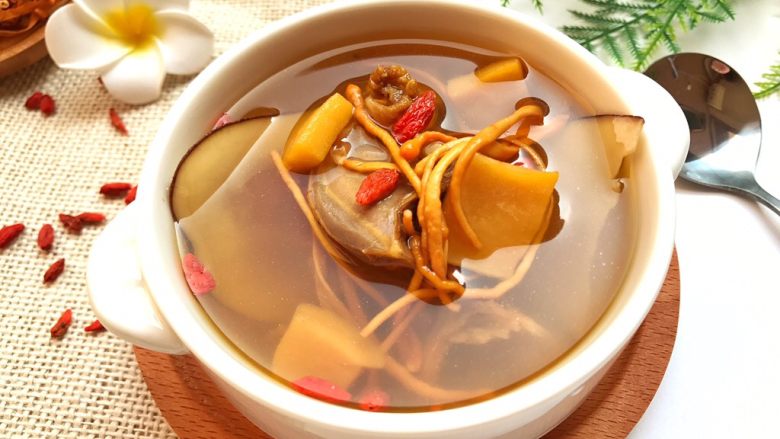 响螺虫草花老鸽汤,味道超级无敌的鲜~甜~清~润!
秋季来临必不可少的一道老少皆宜又营养健康的靓汤!