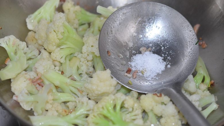 孜然花菜,比肉还好吃!,加盐