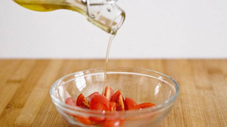 香煎鲷鱼,再加入橄榄油