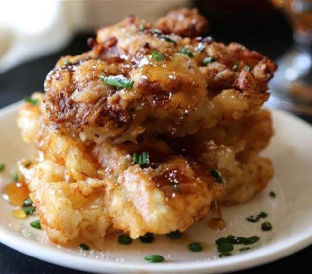 炸鸡华夫饼泥配蜂蜜