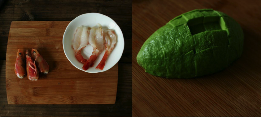 炒饭秀鲜虾牛油果咖喱炒饭,阿根廷红虾 洗净去虾线,虾头扳下,虾身剥掉壳,尾巴部分留着，用刀在背部破开。牛油果 切小丁