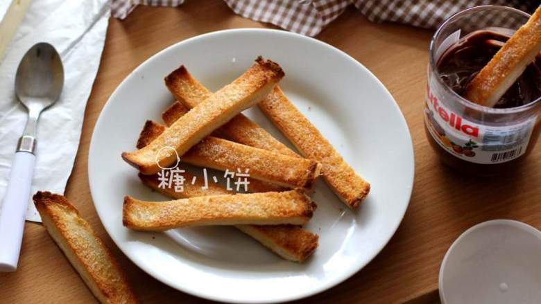 黄油吐司条,上桌享用吧!