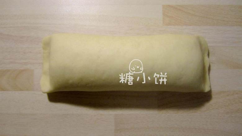 懒龙,两端也捏紧封口,变成一个大枕头的样子。这个分量能做两个卷.