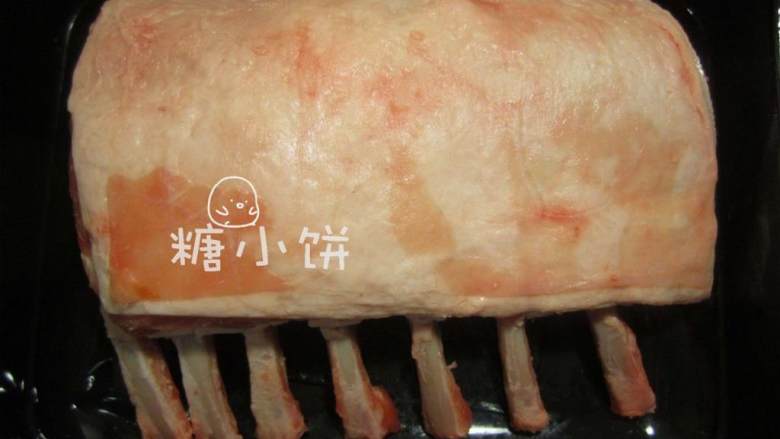盐焗风味烤羊排,买来的羊排 ,我没切开,也可以切成小块.