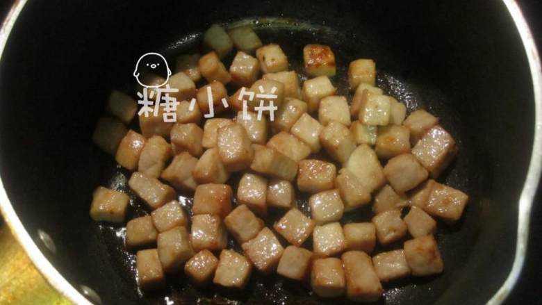 皮蛋瘦肉粥,我喜欢炒到表面有一点微黄,出香,也不腥。
