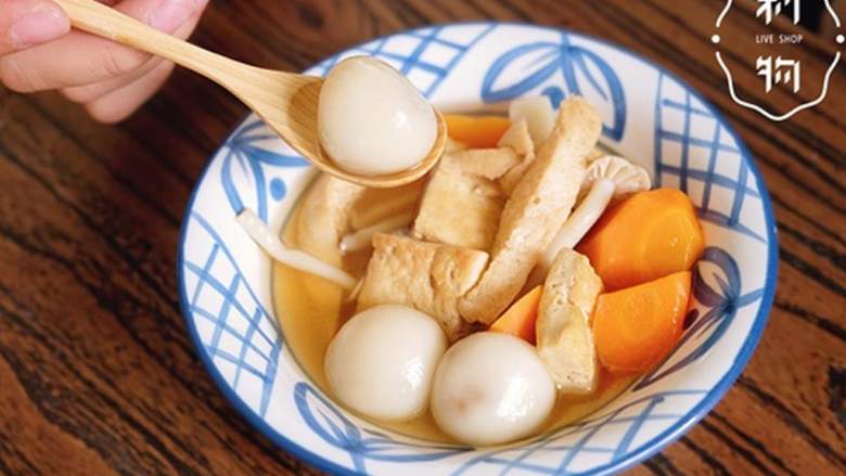 黑糖核桃团子汤,盛出,装入小汤碗中。
