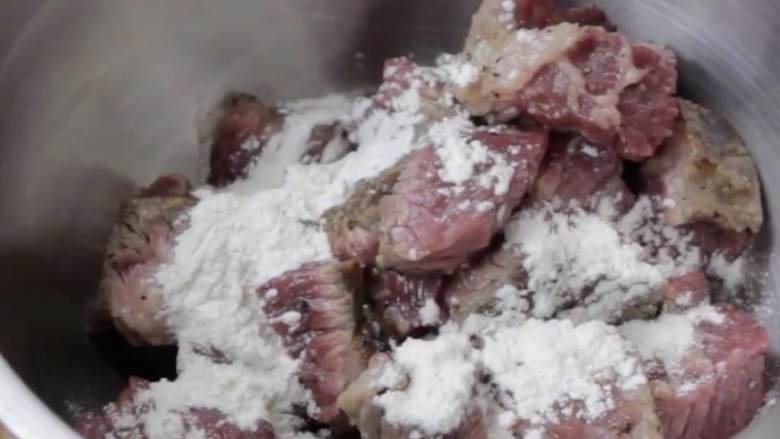 暖心的炖牛肉,倒进无盐鸡汤