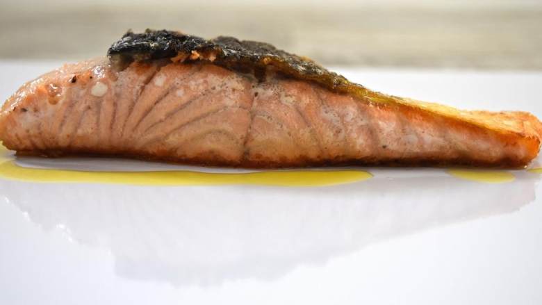 喷烤三文鱼,出锅!