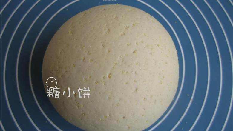 荷香叫花鸡,面粉 , 粗粒玉米面 , 酵母 , 黄酒 , 水 揉匀,
盖上湿纱布在温暖处醒发30分钟备用