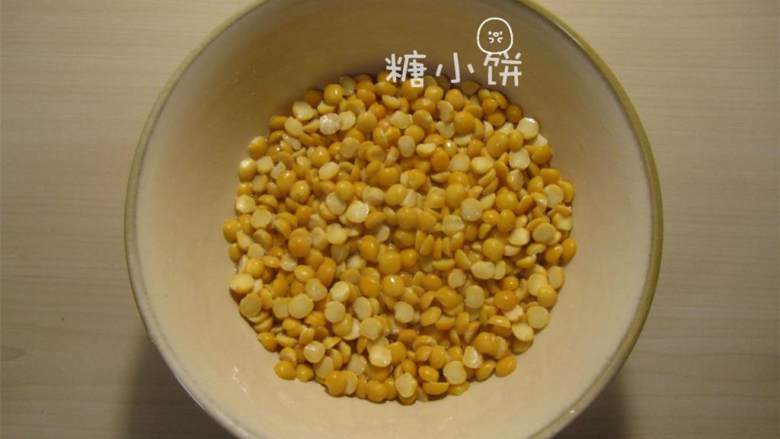 豌豆黄,提前一夜用清水浸泡 去皮干豌豆