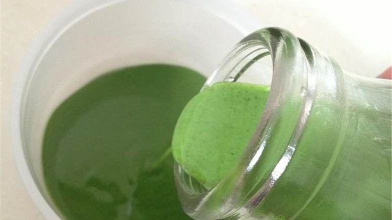 抹茶牛奶酱,把抹茶牛奶溶液倒入上一步的混合液中,充分搅拌均匀加热至再次沸腾后关火,倒入耐热容器中保存即可