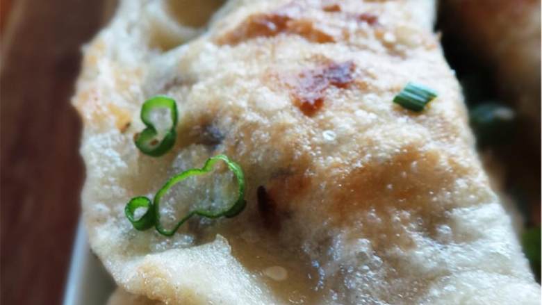 家常版蔬菜锅贴,姜磨成末.