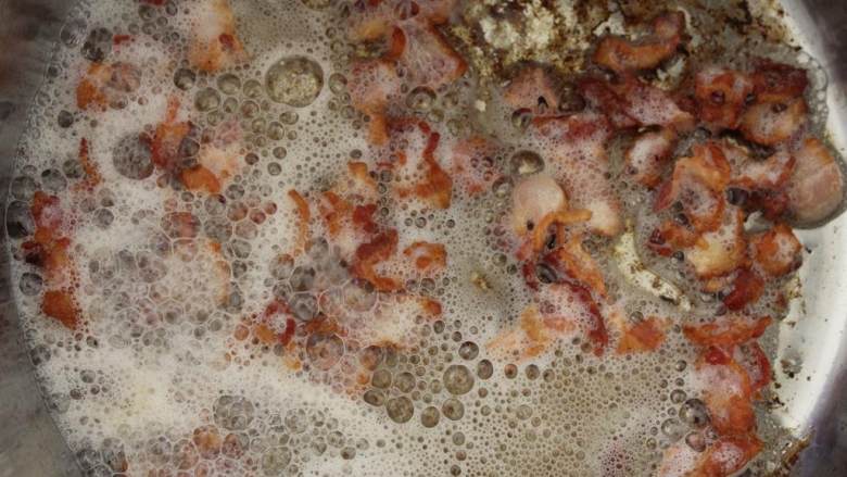 土豆韭菜配玉米,将土豆 (1 磅)，洋葱，韭菜(1/2)，培根(2  块)，新鲜玉米切碎。