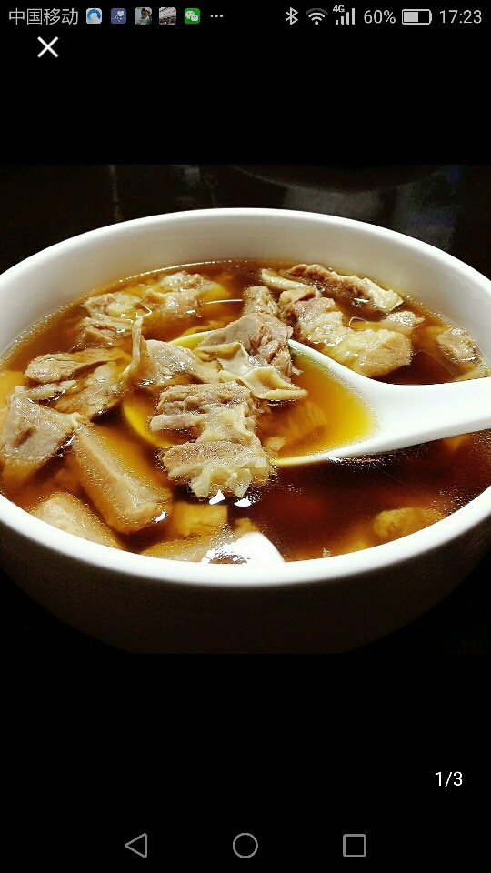 番茄牛腩,加入些煮好的牛腩和牛肉汤。