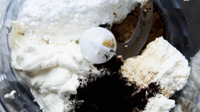 咖啡Ricotta芝士甜点,冲特浓浓缩咖啡。