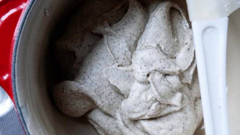 咖啡Ricotta芝士甜点,搅拌均匀呈奶油状。