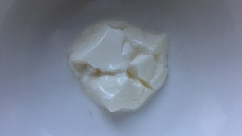 双色渐变溶豆,紫薯部分,自制浓稠酸奶10g。