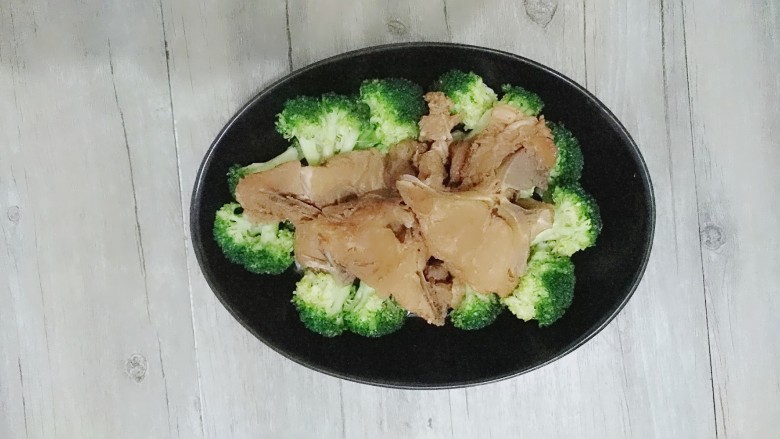 简单易做排骨米饭,哈哈哈,好像有点啰嗦,不说了,香香哒,开动了。