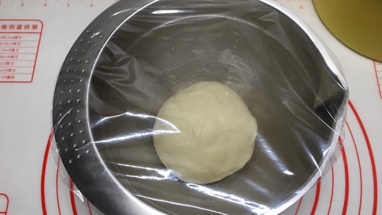 花环汉堡(植物油直接法),盖上保鲜膜发酵,注意控制面团温度在28度以下