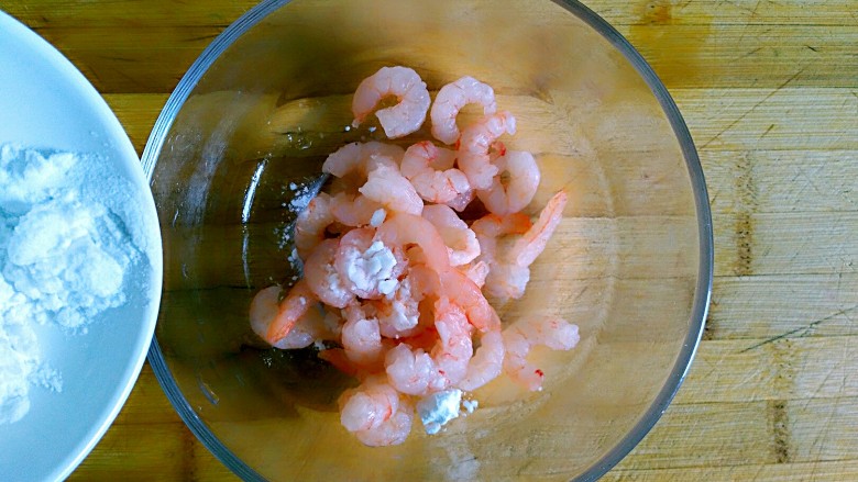 满园春色之素烧椰菜虾球,加适量(大概一勺)生粉/淀粉