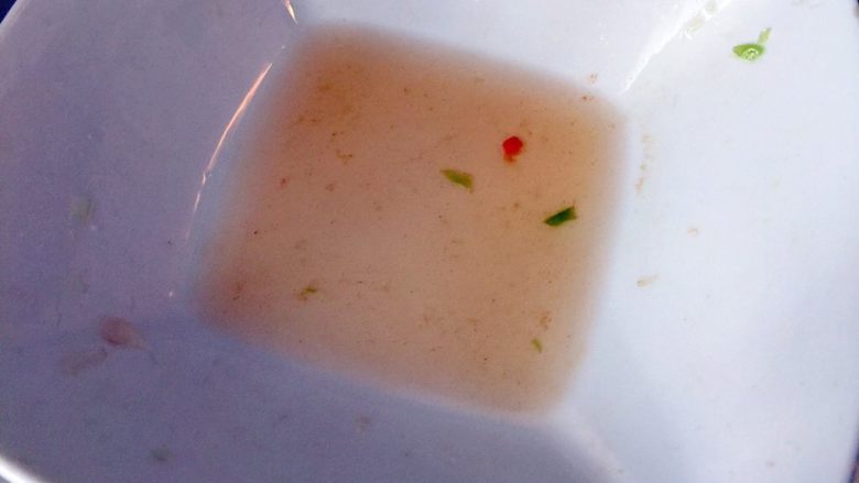 五彩土豆炒牛肉,青红椒腌出的水不要倒入，会咸