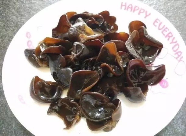 宫保鸡蛋,<a style='color:red;display:inline-block;' href='/shicai/ 233'>木耳</a>提前泡发