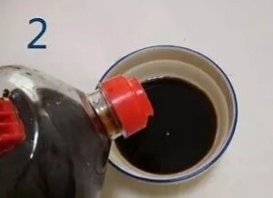 宫保鸡蛋,②然后放入少量的<a style='color:red;display:inline-block;' href='/shicai/ 788'>生抽</a>
