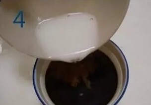 宫保鸡蛋,④最后放入水淀粉;宫保汁调至好后可以试试味道,太酸或者太甜就适当调整一下