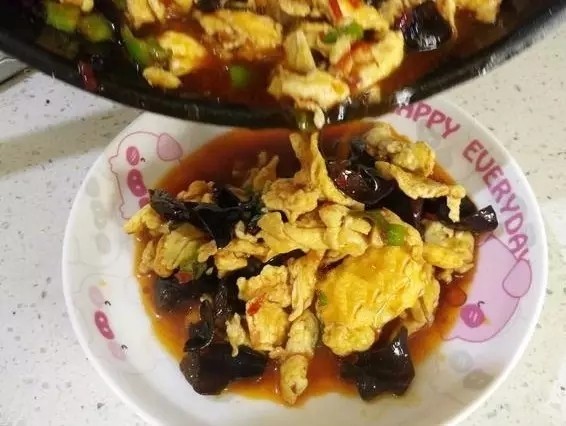 宫保鸡蛋,食材全部如果翻炒均匀后就可以出锅了
