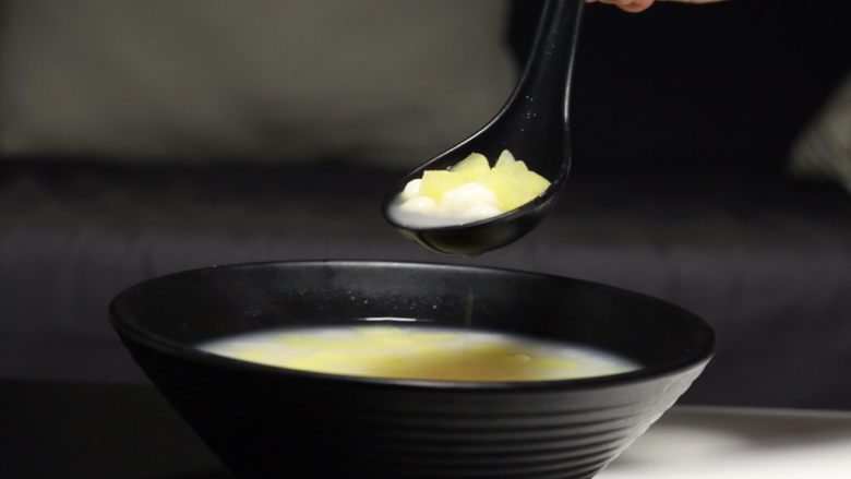 清热去燥—水果圆子汤,单独煮水果可以热食也可以冷食,冷食口感近似于水果罐头