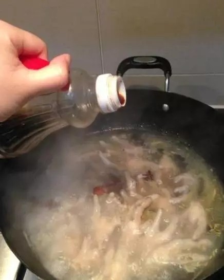 卤鸡爪,生抽适量