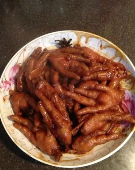 卤鸡爪,喜欢辣的可以加几个干辣椒
