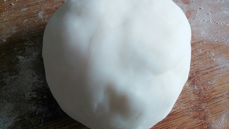 水晶虾饺,揉成光滑的面团,醒5分钟