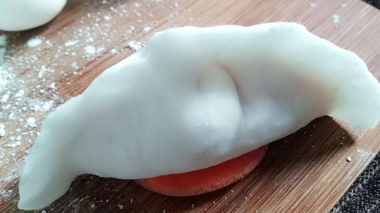 水晶虾饺,捏出各种你喜欢的形状(本人实在不太会捏饺子)