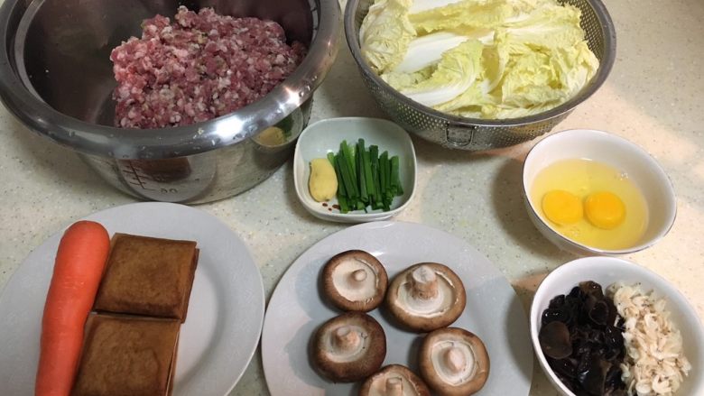 水饺,准备好各类食材。