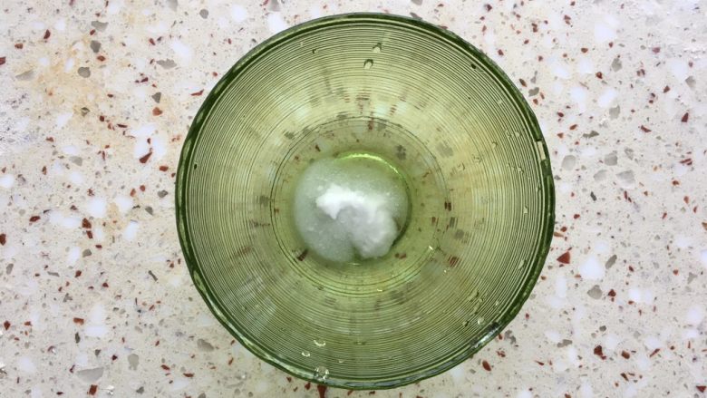 北方正宗老面画卷,搅拌均匀;