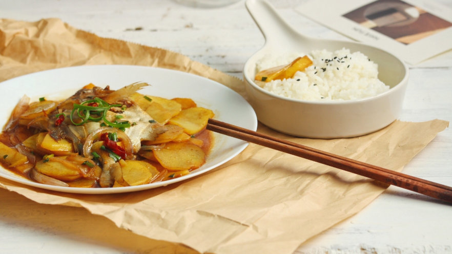 土豆烧鲳鱼