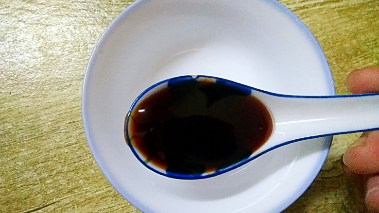 花样杏鲍菇,调点酱汁,2汤匙<a style='color:red;display:inline-block;' href='/shicai/ 721'>蚝油</a>