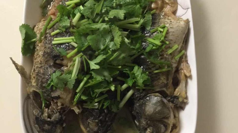 炖鲫鱼