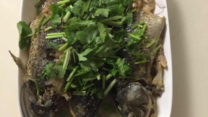 炖鲫鱼