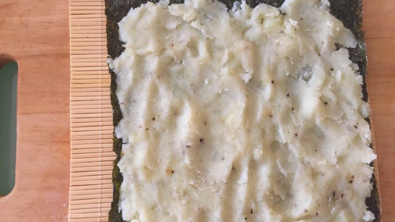 土豆泥寿司,铺上土豆泥