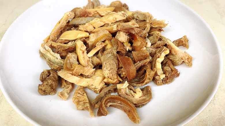 番茄焖牛腩,<a style='color:red;display:inline-block;' href='/shicai/ 218'>牛腩</a>煮熟切成喜欢的形状,洗干净沥干备用