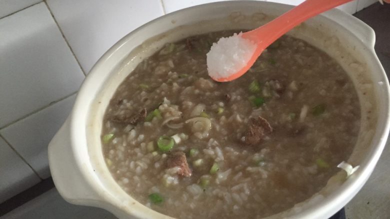 私房猪肝粥,调味,盐和鸡精
