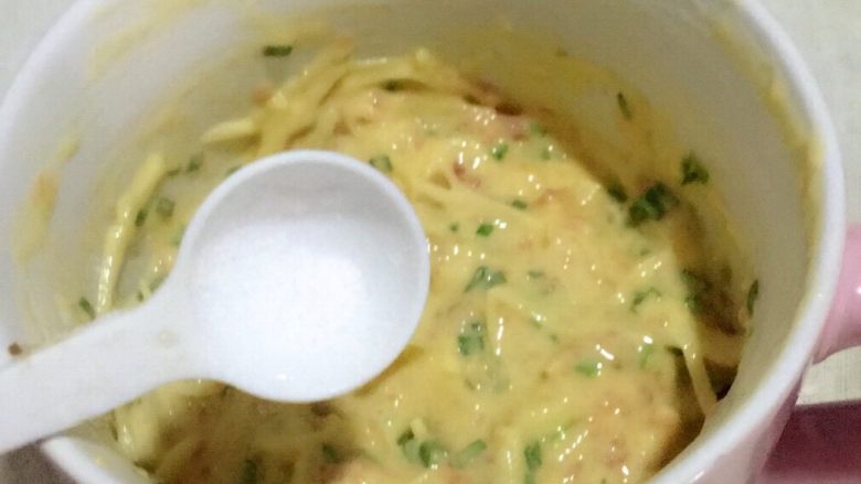 土豆肉沫韭菜饼  宝宝辅食14M+,搅拌后加入适量盐