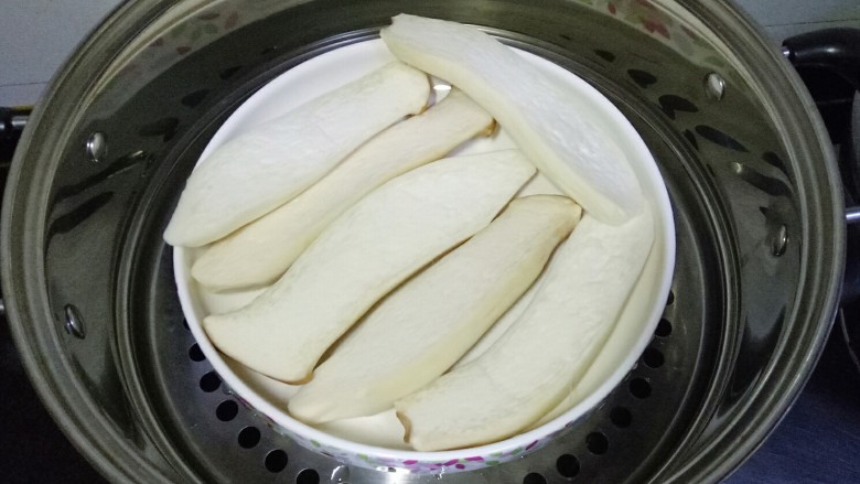凉拌杏鲍菇,上锅蒸10分钟左右