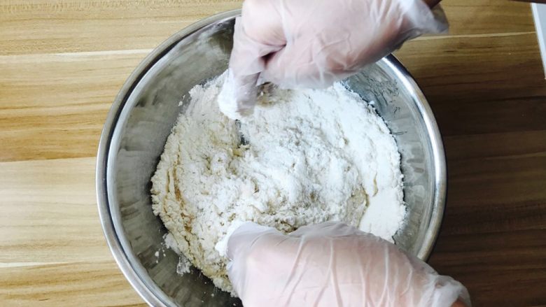 广式月饼---50克月饼,搅搅
怎么搅都可以 随意就好