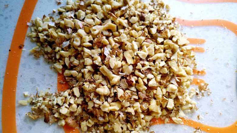 桃酥饼,<a style='color:red;display:inline-block;' href='/shicai/ 5056'>核桃仁</a>烤熟,切碎