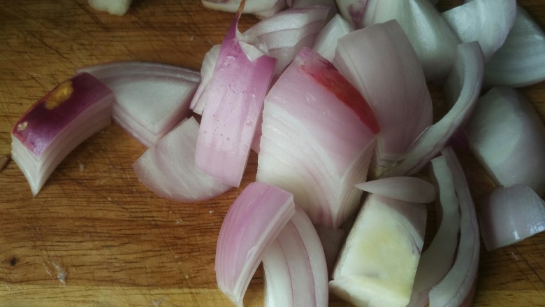 土豆炖牛肉,<a style='color:red;display:inline-block;' href='/shicai/ 29'>洋葱</a>切块