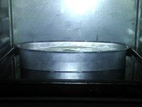 轻乳酪蛋糕,将模具放入烤盘,烤盘中加水至满,放入预热160度的烤箱,下层。