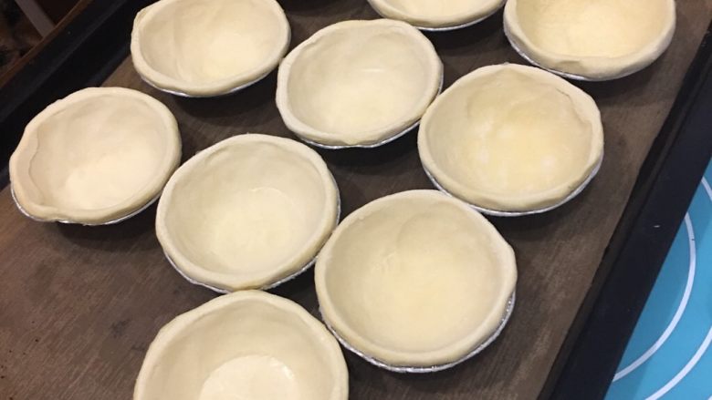 基础甜品：蛋挞,刚开始做的时候，拿出室温放着